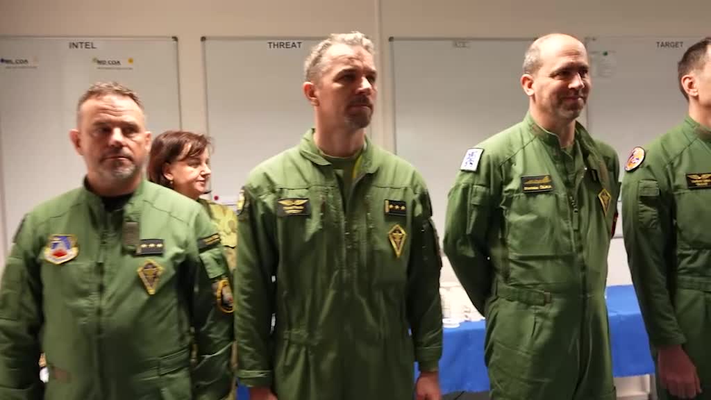 Předseda vlády Andrej Babiš společně s ministrem obrany Jaromírem Zůnou navštívili 21. základnu taktického letectva Čáslav