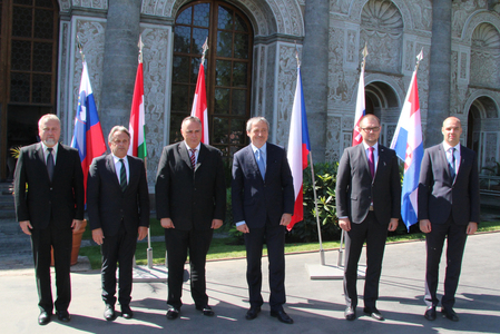 Central European defence ministers aim to strengthen joint border protection to combat illegal migration