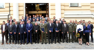 Ministr obrany ocenil olympioniky a parašutisty ASC Dukla