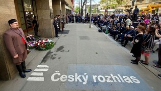 Před budovou Českého rozhlasu si politici a veřejnost připomněli výročí Květnového povstání