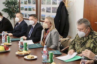 Briefing with commanding officers of the 7th Mechanised Brigade