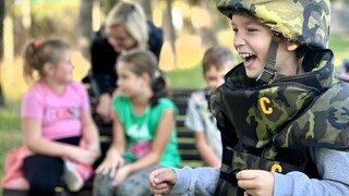 Děti si během POKOS poprvé vyzkoušely pacientský simulátor a vestu pro nácvik Heimlichova hmatu