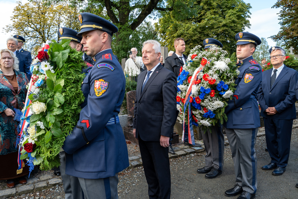 Ministr obrany se zúčastnil pietního aktu v Lánech. Setkání připomnělo 89 let od smrti T. G. Masaryka