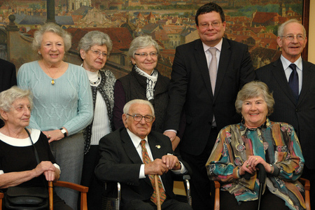 Minister Vondra receives Sir Winton
