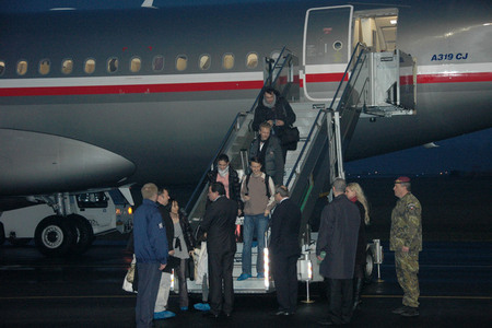 Minister Alexandr Vondra welcomes passengers of the second Airbus 