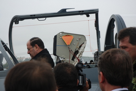 Iraqi Prime Minister examines cockpit space for pilot of L-159