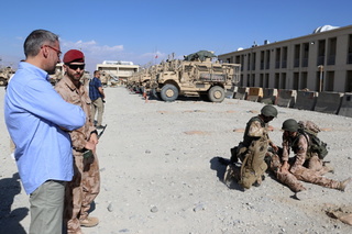 Ministr obrany navštívil vojáky v Afghánistánu a ocenil jejich práci a nasazení 