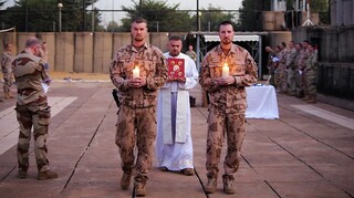 Čeští vojáci v zahraničních operacích oslavili Vánoce