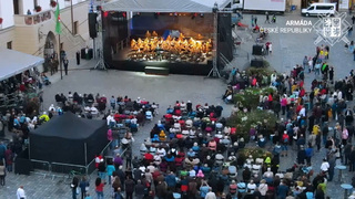 Olomouc a Kroměříž zaplnila vojenská hudba i technika