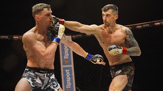 Vojáci i profesionální zápasníci vzdali hold válečným veteránům na galavečeru CZ Fighters For Veterans