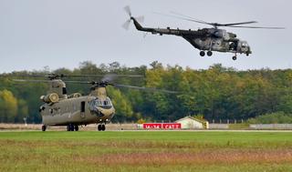 Vrtulníkářský Top Gun nad Maďarskem. Čeští piloti zdokonalili taktické létání