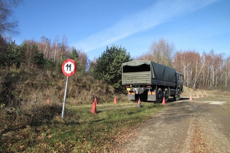 Eleventh obstacle simulates loading to a railway platform