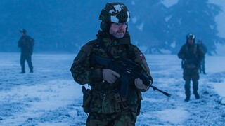 Strakoničtí záložáci cvičili s novými zbraněmi. Výcvik v Doupovských horách jim ztížilo mrazivé počasí 