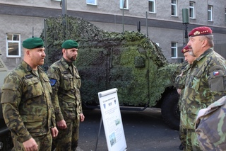 Náčelník Generálního štábu navštívil 53. pluk průzkumu a elektronického boje v Opavě 