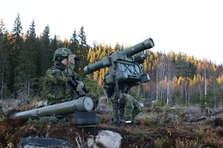 Strakoničtí vojáci překonávali na cvičení v Norsku vodní tok 