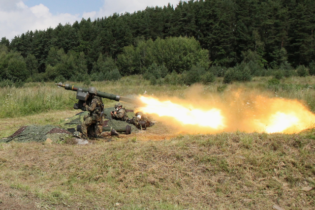 Missile leaves the barrel (1)