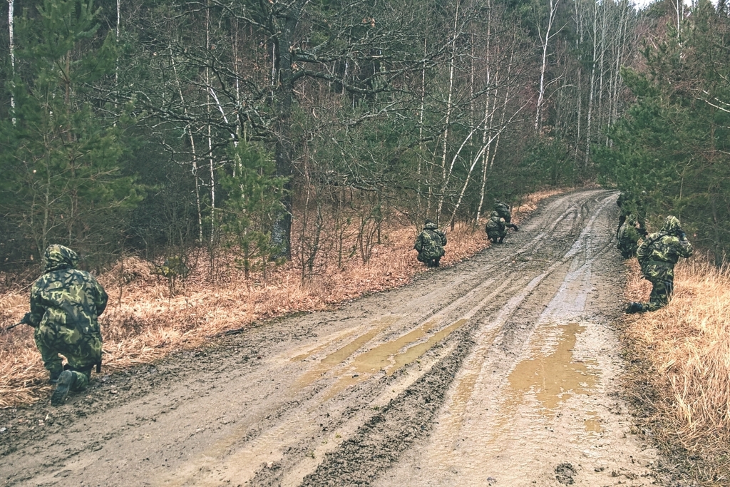 Soldiers in tactical drills (2)