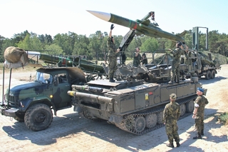 Strakoničtí vojáci vedli na Baltu taktickou střelbu z protiletadlových raketových systémů ve dne i v noci