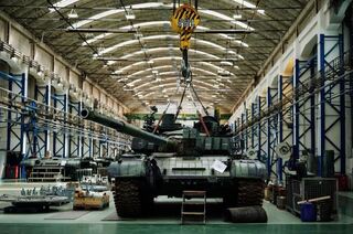 Státní podniky VOP CZ a Ukroboronprom začnou společně opravovat ukrajinské tanky T-64, ty poté zamíří na bojiště