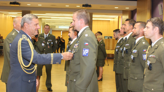 Po návratu z misí byli oceněni vojáci i vojenští policisté