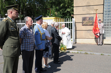 Guests to the unveiling ceremony 