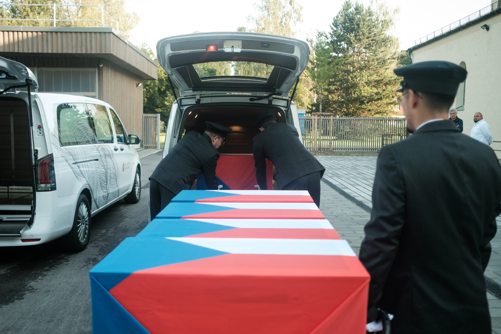 Deviti Do České republiky se vrátily ostatky devíti hrdinů druhé světové války ...