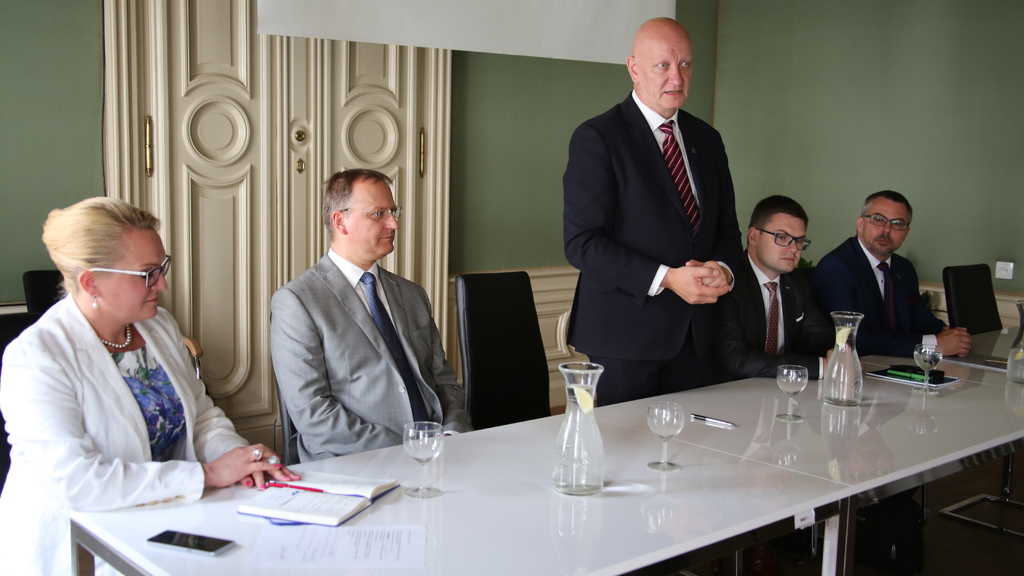 Čelit hybridním hrozbám má pomoci užší spolupráce odborníků s armádou