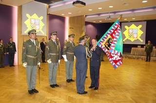 Prezident republiky propůjčil bojový prapor Agentuře komunikačních a informačních systémů