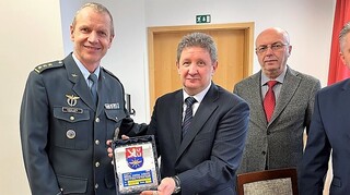 Podepsaná dohoda usnadní výrobu a opravy vojenské letecké techniky mezi ČR a Ukrajinou 