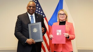 Ministryně obrany Jana Černochová podepsala v Pentagonu Dohodu o spolupráci v oblasti obrany