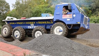 Řidiči mnohonárodního uskupení trénovali jízdu na speciálním polygonu