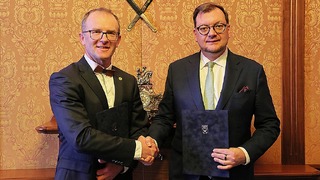 MO podepsalo memorandum s nadačním fondem, který posiluje odolnost prostřednictvím dobrodružné výchovy