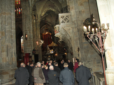 Participants visit St. Vitus Cathedral at the Prague Castle (1)