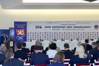 Výdaje na obranu musí být prioritou státu, zaznělo na konferenci na Pražském hradě