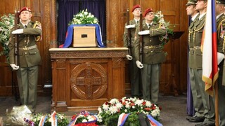 Dědeček byl úžasný člověk a prožil úžasný život, vzpomíná na zesnulého hrdinu Ervina Hoidu jeho pravnuk