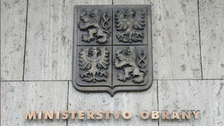 ÚOHS: Ve věci oprav pancéřovaných oken pro armádu ministerstvo postupovalo v souladu se zákonem