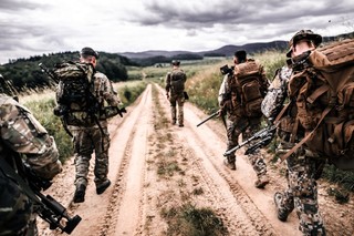 O nejlepší dvojici odstřelovačů na Boleticích bojují týmy z České republiky, Lotyšska, Maďarska i Polska 