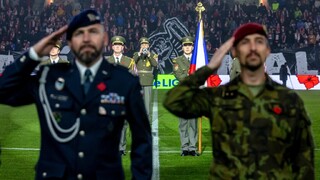 Fotbalisté ocenili hrdiny. Kolo válečných veteránů připomnělo jejich statečnost