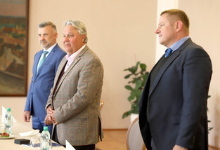 Zástupci MO a společnosti Omnipol jednali o nákupu kunovické Aircraft Industries a bezpečnosti dodávek v době krizí