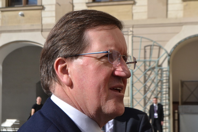 Former NATO Secretary General, George Robertson, also attended the conference at Prague Castle