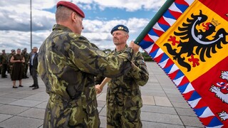 Velitelství pro operace vstupuje do nové etapy: generálmajor Míka přebírá velení, generálporučík Vlček míří do Bruselu