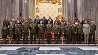 Generál Řehka jmenoval nové plukovníky a předal čestné odznaky