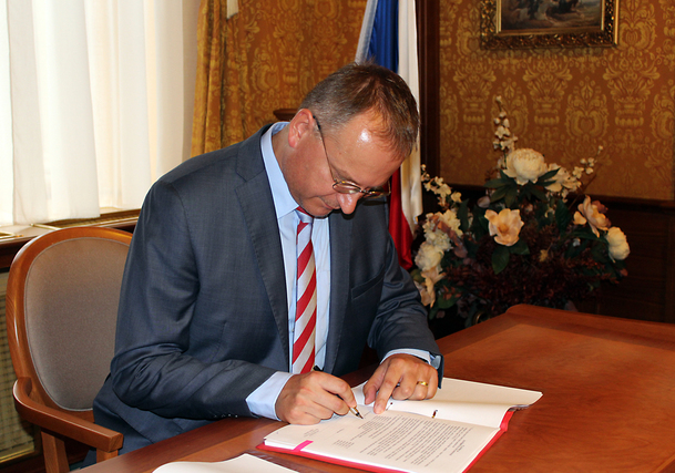 Ministerstvo obrany uzavřelo smlouvu na pořízení 80 chemických lehkých obrněných vozidel Iveco