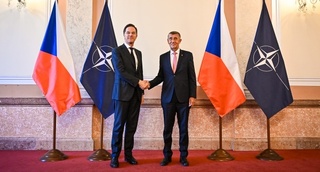 Premiér Andrej Babiš jednal s generálním tajemníkem NATO Markem Ruttem