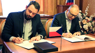 Náměstek Říha podepsal smlouvu na stany pro vojáky, první dodávka by mohla proběhnout už příští rok