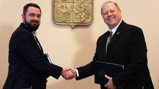 Ministerstvo obrany převzalo dohody, které zaručují zapojení českého průmyslu do výroby vrtulníků