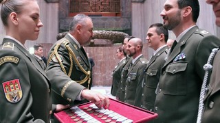 Vojáci, kteří se vrátili z Pobaltí, převzali ocenění