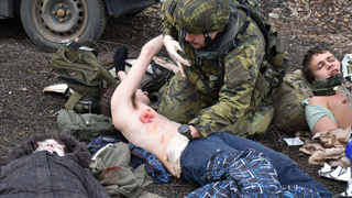 Uprostřed katastrofy: Studenti zdravotnické školy představovali raněné na speciálním armádním výcviku