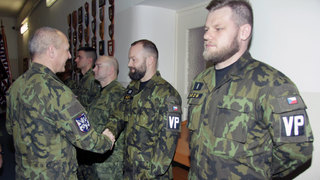 Vojenští policisté zasáhli a zachránili životy. Dnes byli oceněni