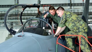 Generál Řehka navštívil základnu taktického letectva v Čáslavi